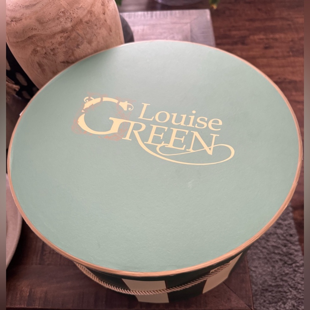EUC Louise Green crean elegant hat with hat box. - Picture 16 of 16